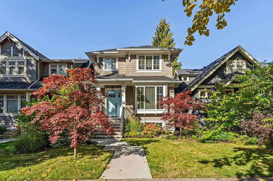 2975 W 15th Avenue Vancouver, BC - 1