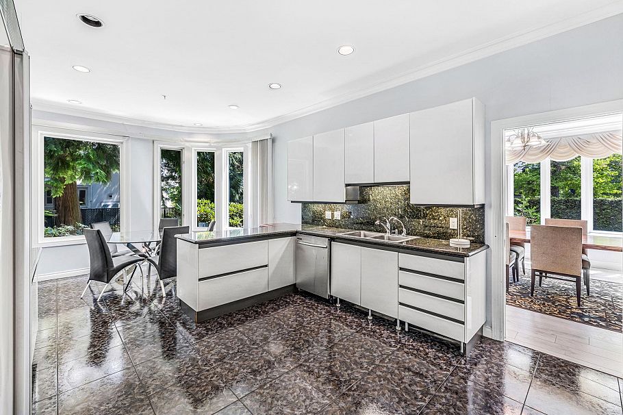 1569 W 35th Avenue Vancouver, BC - 12