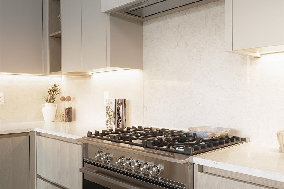 2136 E 10th Avenue Vancouver, BC - 5