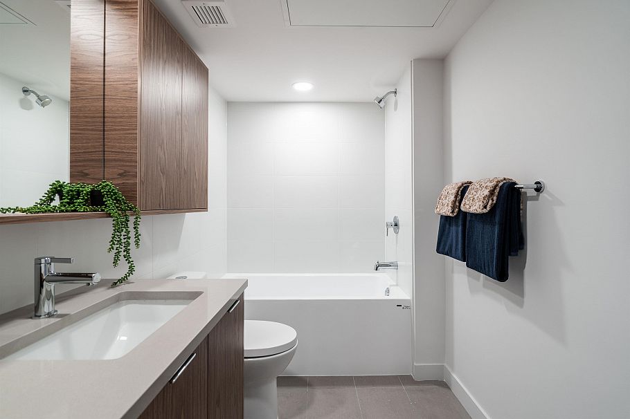 307 2419 Grant Street Vancouver, BC - 15