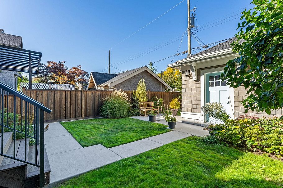 2975 W 15th Avenue Vancouver, BC - 39