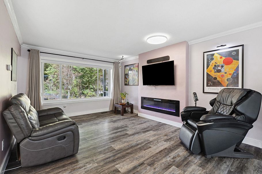 1501 Ostler Court North Vancouver, BC - 10