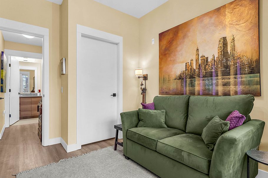 206 715 W 15th Street North Vancouver, BC - 16