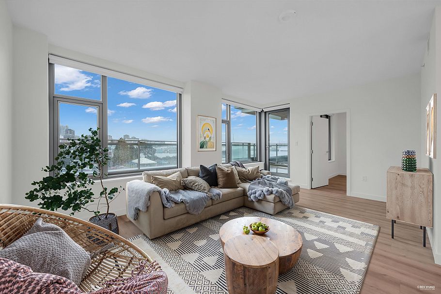 320 755 Harbourside Drive North Vancouver, BC - 1