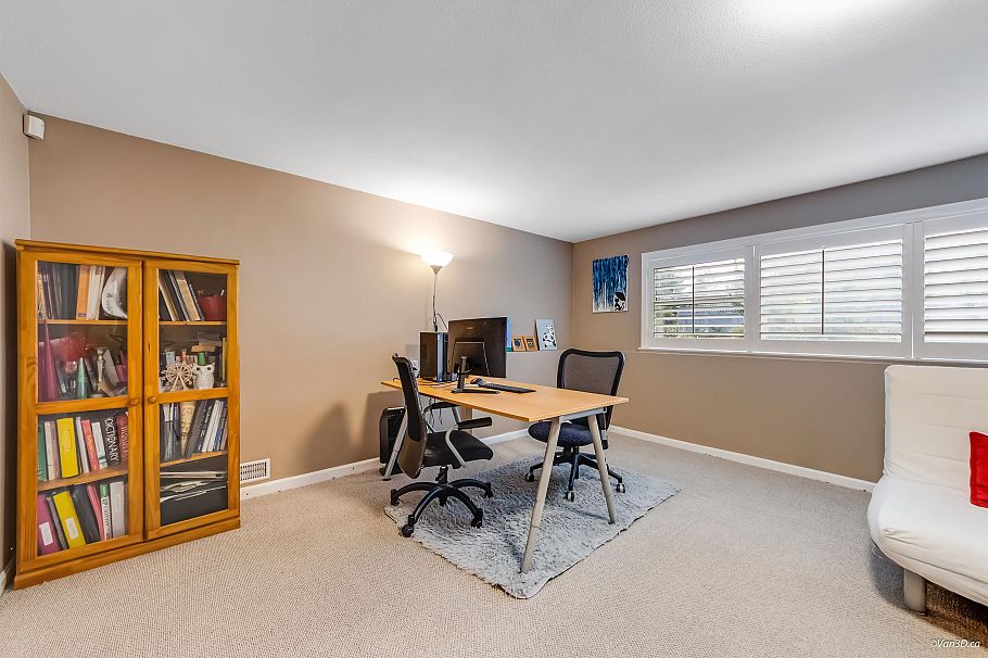 3020 Thorncliffe Drive North Vancouver, BC - 20