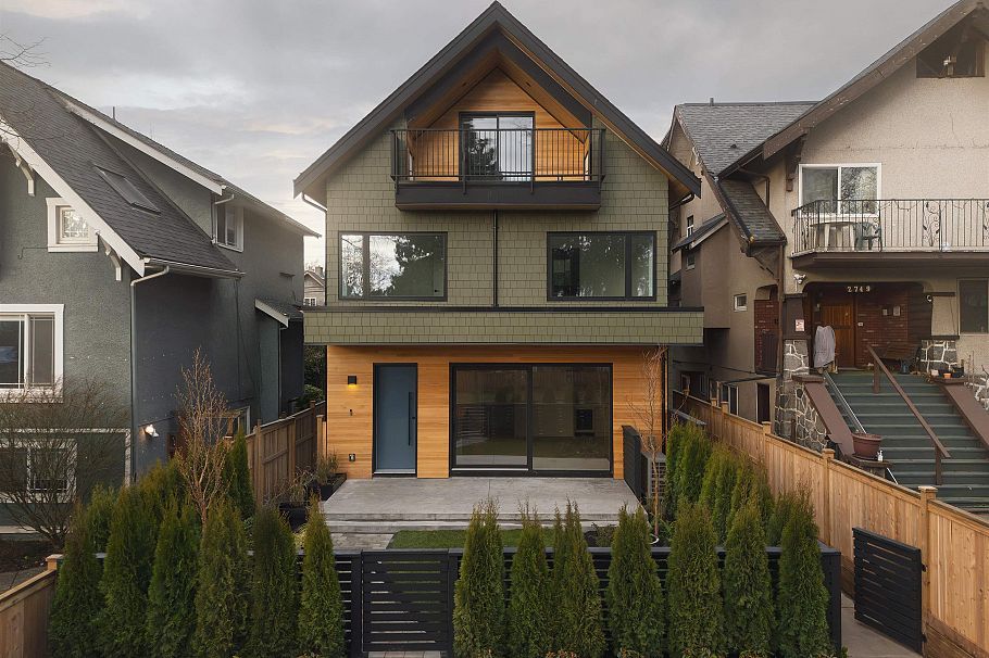 1 2755 W 11th Avenue Vancouver, BC - 1