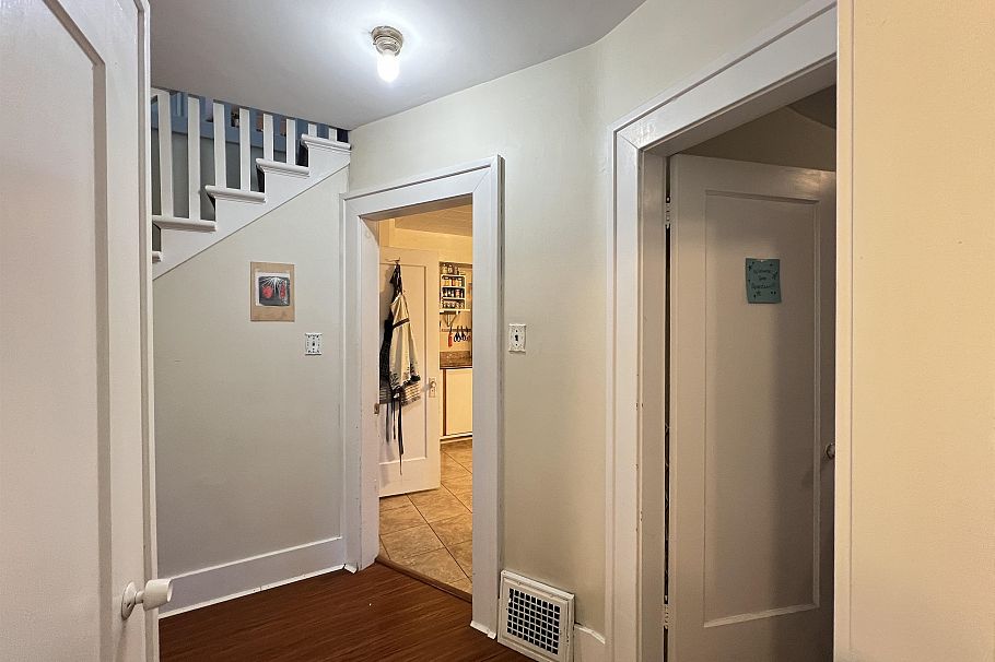 2080 W 33rd Avenue Vancouver, BC - 21