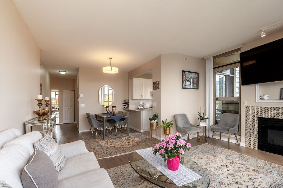 801 160 W Keith Road North Vancouver, BC - 4