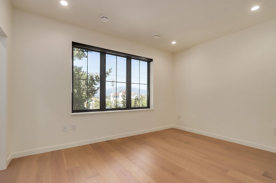 2698 E 5th Avenue Vancouver, BC - 7