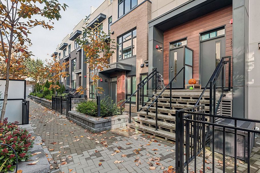 266 2035 Glenaire Drive North Vancouver, BC - 26