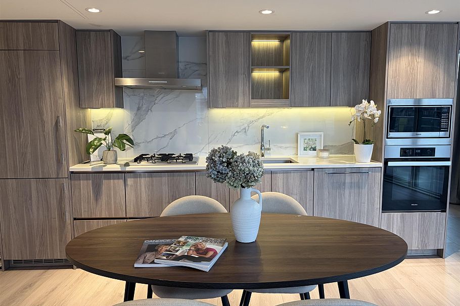 1385 8608 Hazelbridge Way Richmond, BC - 10