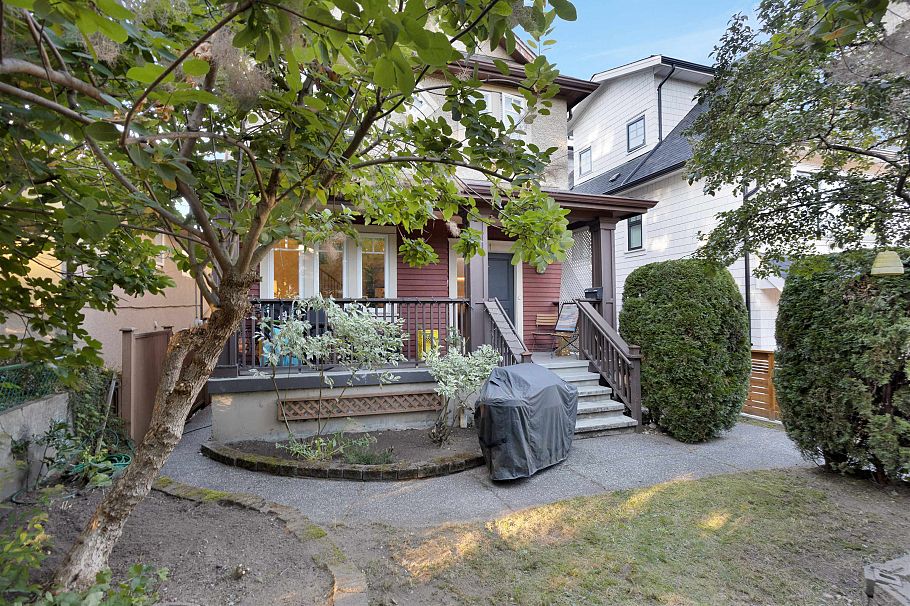 941 13th E Avenue Vancouver, BC - 3