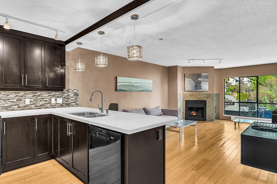 203 4323 Gallant Avenue North Vancouver, BC - 2