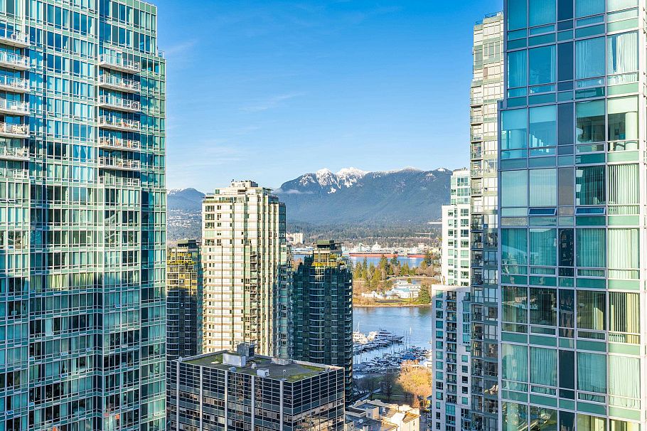 2303 1200 Alberni Street Vancouver, BC - 23