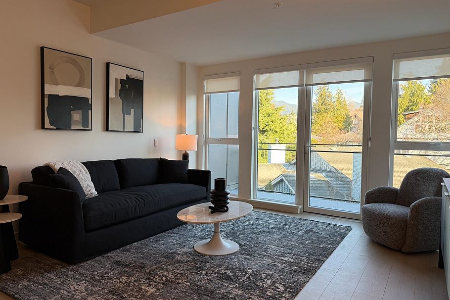 419 422 E 3rd Street North Vancouver, BC - 2