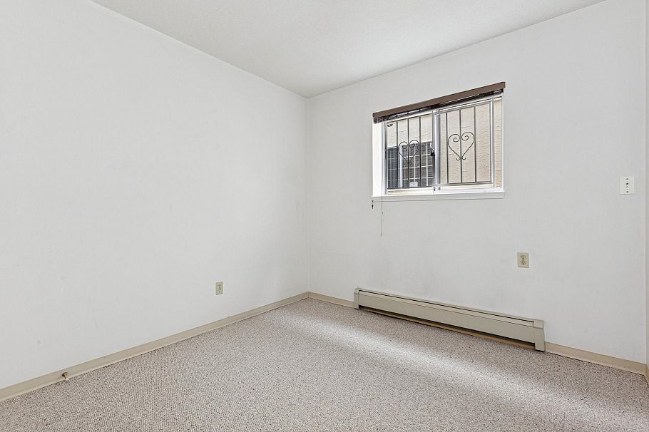 729 W 62nd Avenue Vancouver, BC - 25