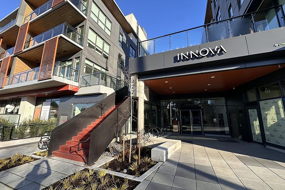 419 422 E 3rd Street North Vancouver, BC - 1