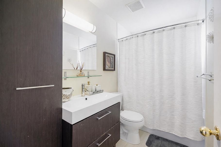 538 W 25th Street North Vancouver, BC - 11