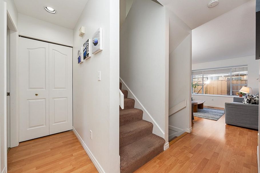 10 901 W 17th Street North Vancouver, BC - 10