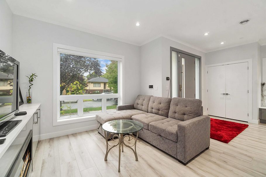 2577 Parker Street Vancouver, BC - 4