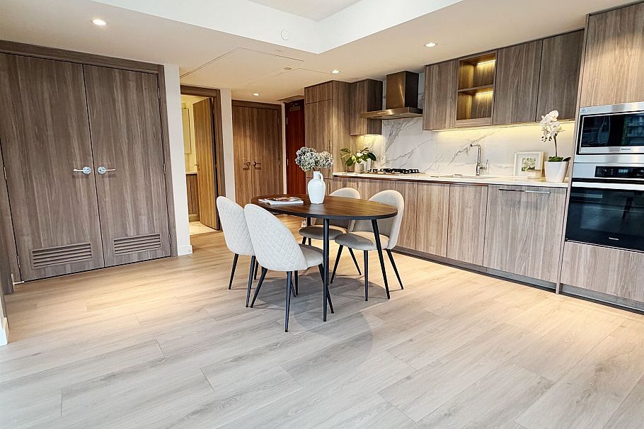 1385 8608 Hazelbridge Way Richmond, BC - 13