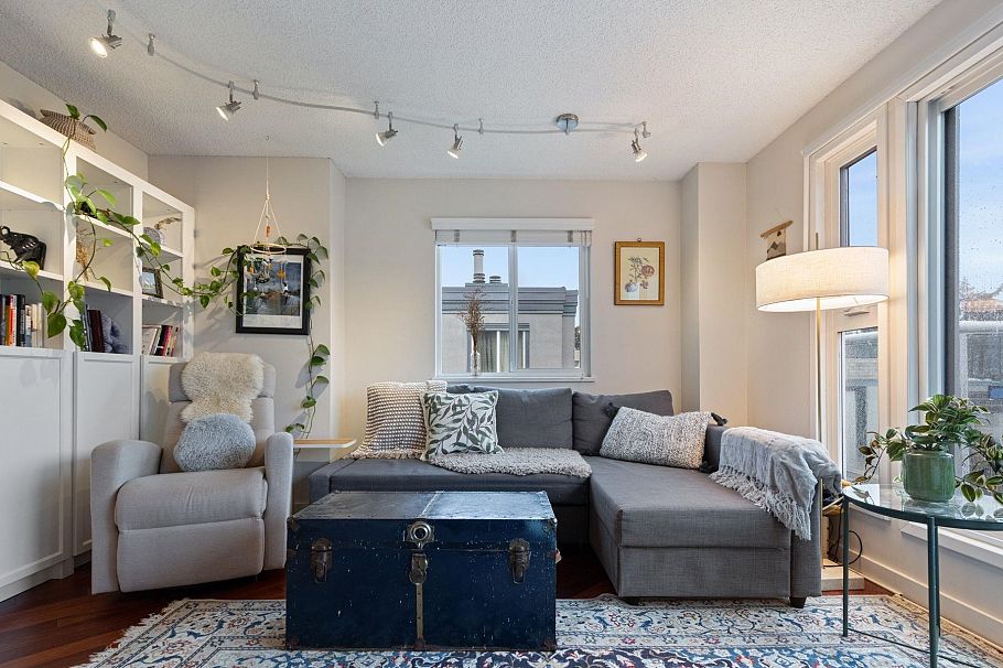 15 877 W 7th Avenue Vancouver, BC - 3