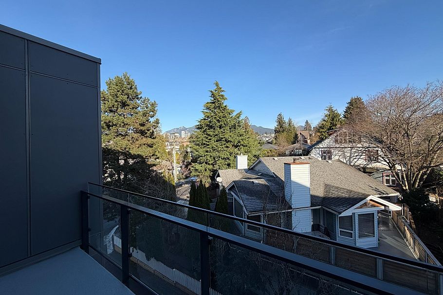 419 422 E 3rd Street North Vancouver, BC - 17