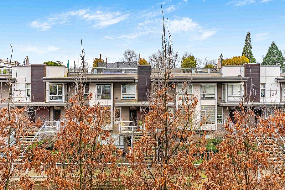 206 715 W 15th Street North Vancouver, BC - 33