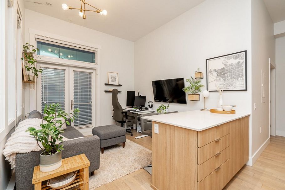 533 E 16 Avenue Vancouver, BC - 1