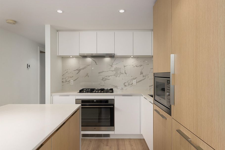 1203 1500 Fern Street North Vancouver, BC - 8