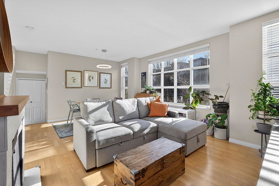 653 W 7th Avenue Vancouver, BC - 4