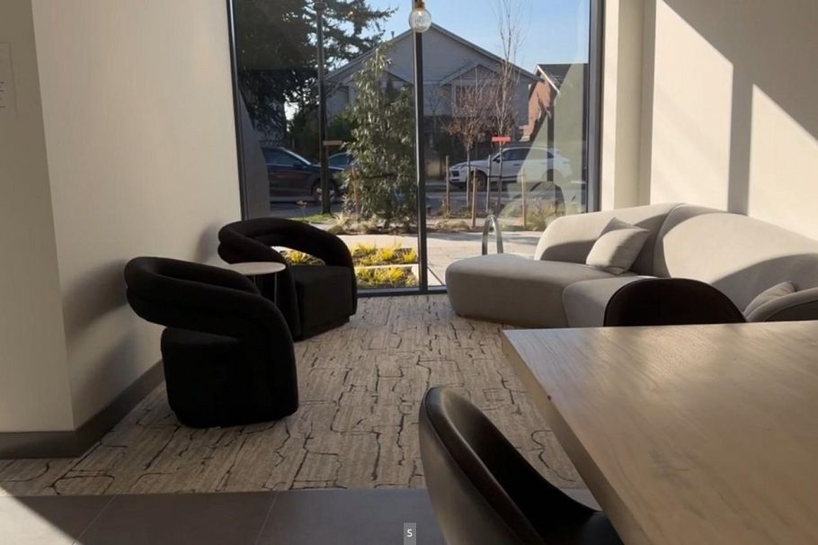 419 422 E 3rd Street North Vancouver, BC - 33