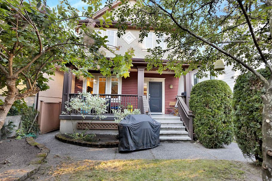 941 13th E Avenue Vancouver, BC - 4