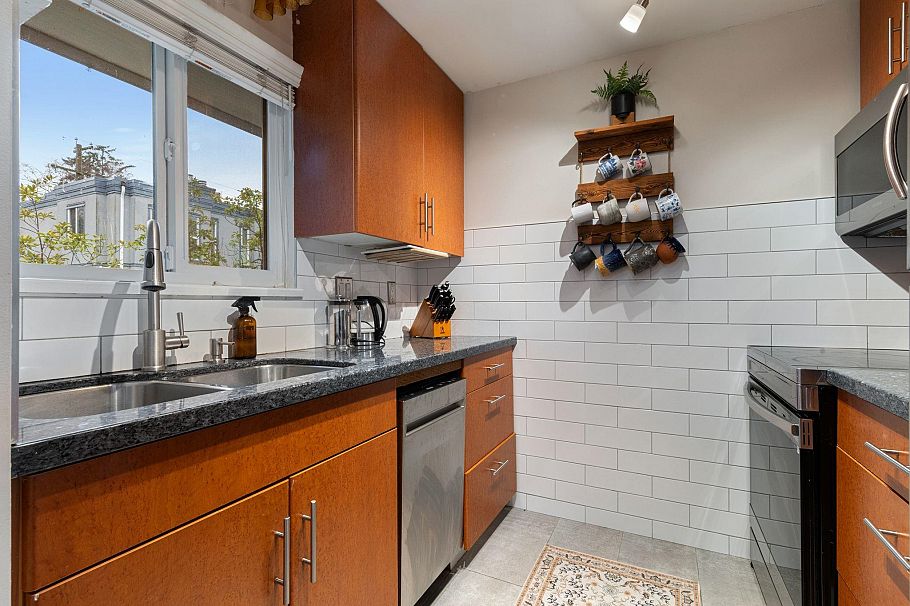 15 877 W 7th Avenue Vancouver, BC - 16