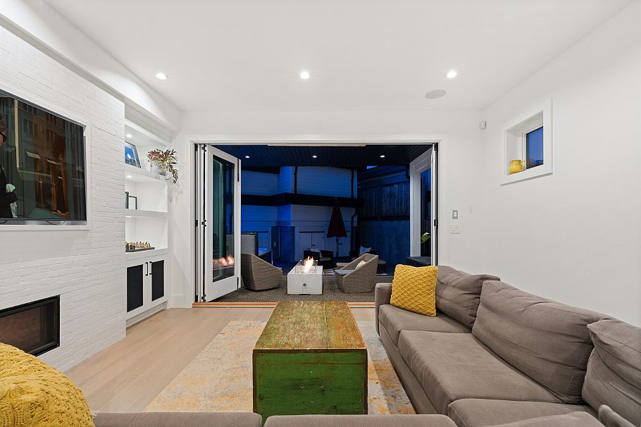 336 E Keith Road North Vancouver, BC - 11