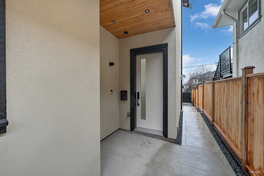 2 1020 Nootka Street Vancouver, BC - 37