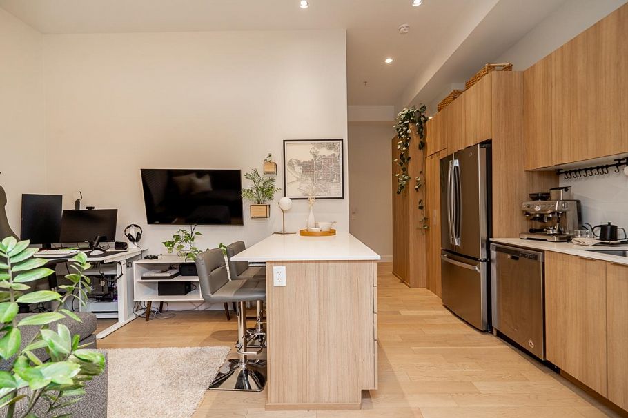 533 E 16 Avenue Vancouver, BC - 4