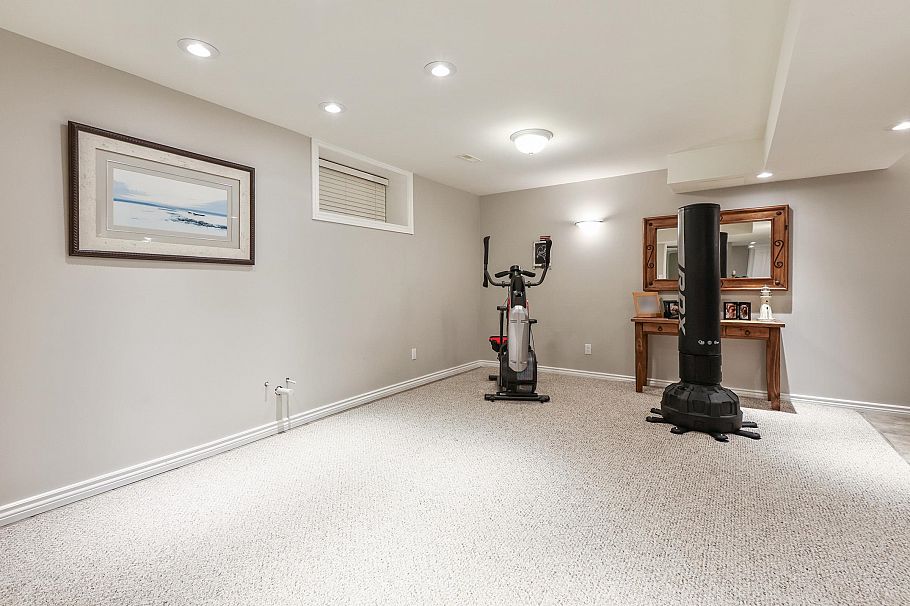 1076 Clements Avenue North Vancouver, BC - 21