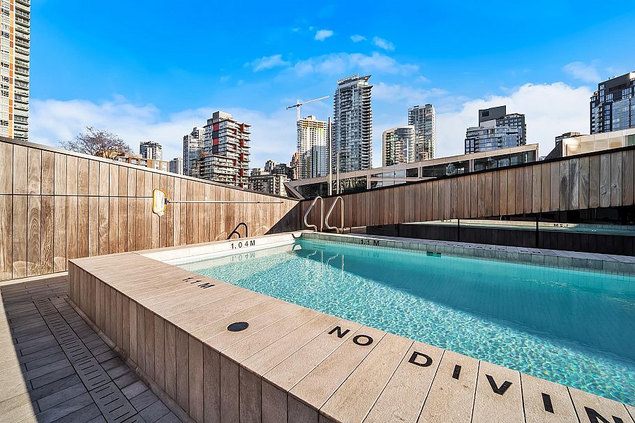 1501 1480 Howe Street Vancouver, BC - 24