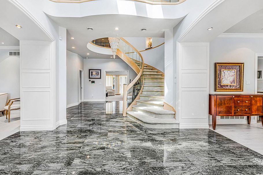 1569 W 35th Avenue Vancouver, BC - 2