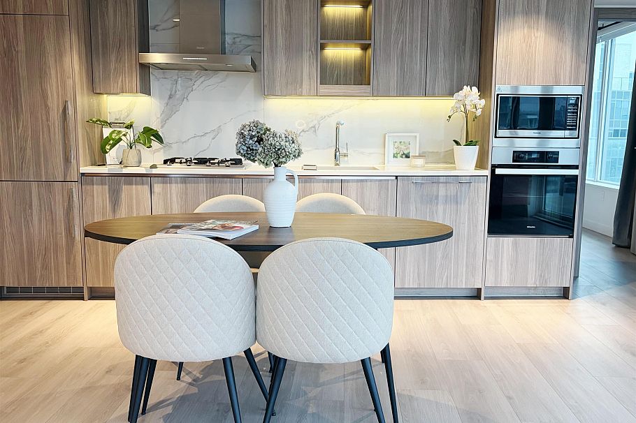 1385 8608 Hazelbridge Way Richmond, BC - 12