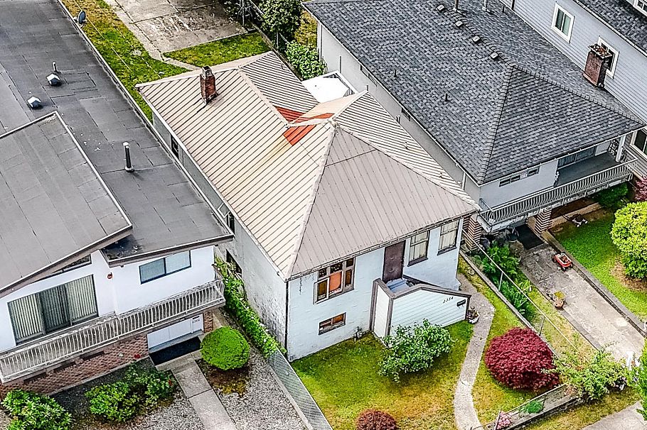 2354 E 33rd Avenue Vancouver, BC - 2