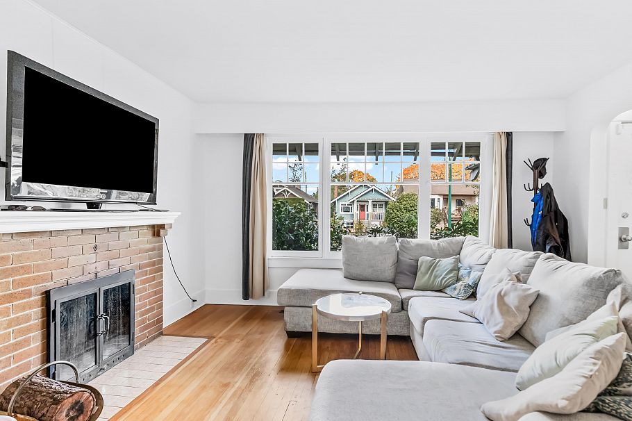 2846 W 8th Avenue Vancouver, BC - 5