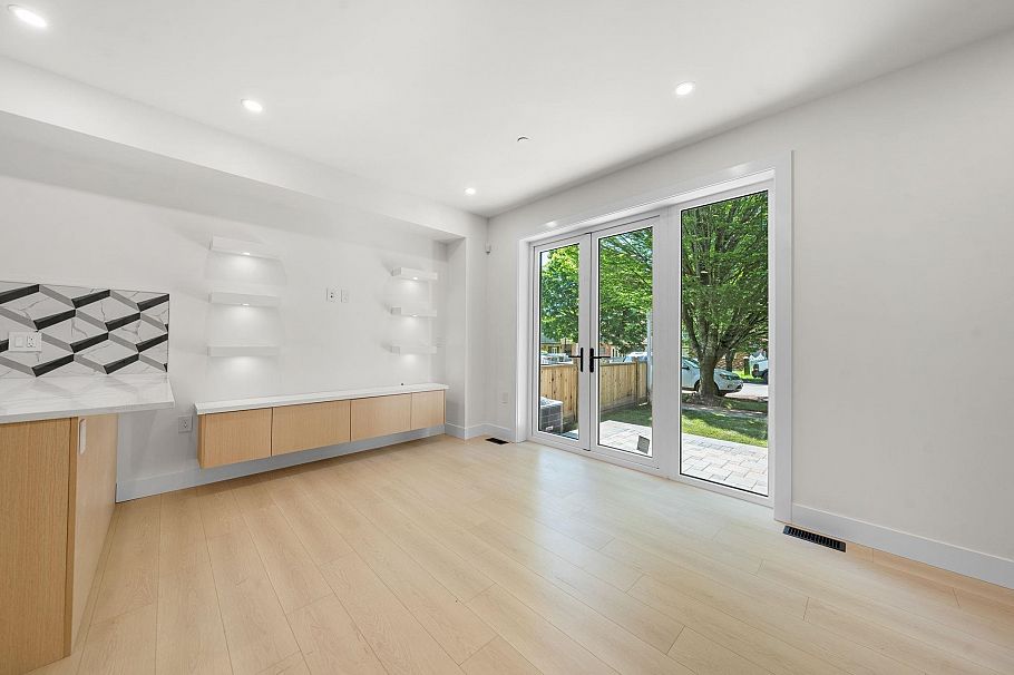 1 3425 Archimedes Street Vancouver, BC - 8