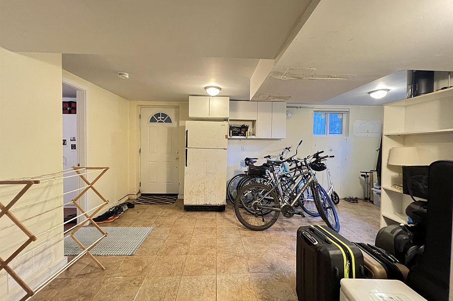 2080 W 33rd Avenue Vancouver, BC - 38