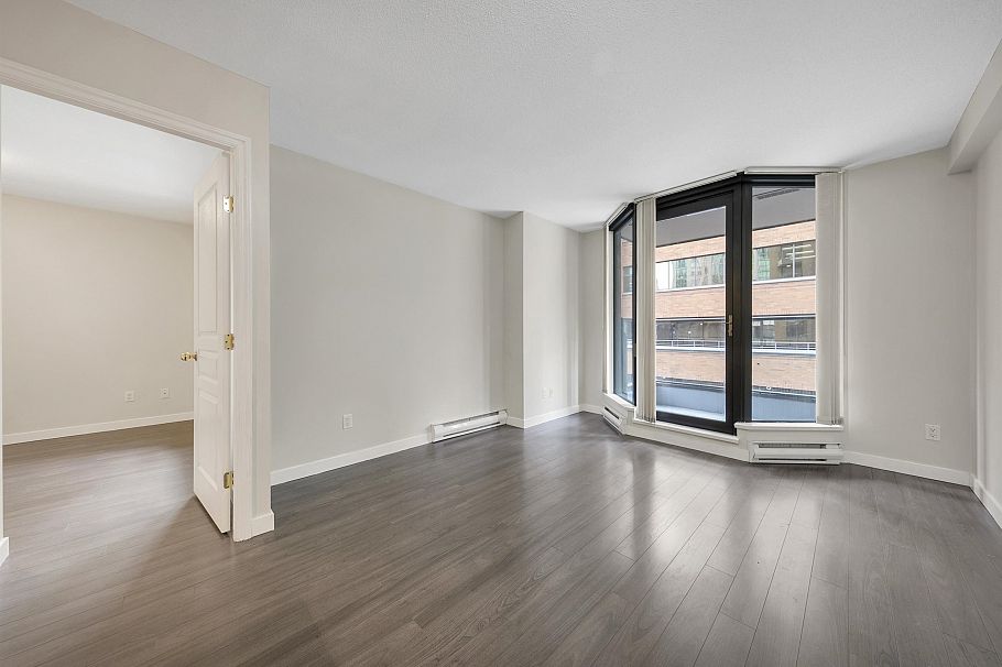 309 1189 Howe Street Vancouver, BC - 4