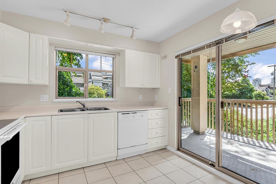 413 2059 Chesterfield Avenue North Vancouver, BC - 11