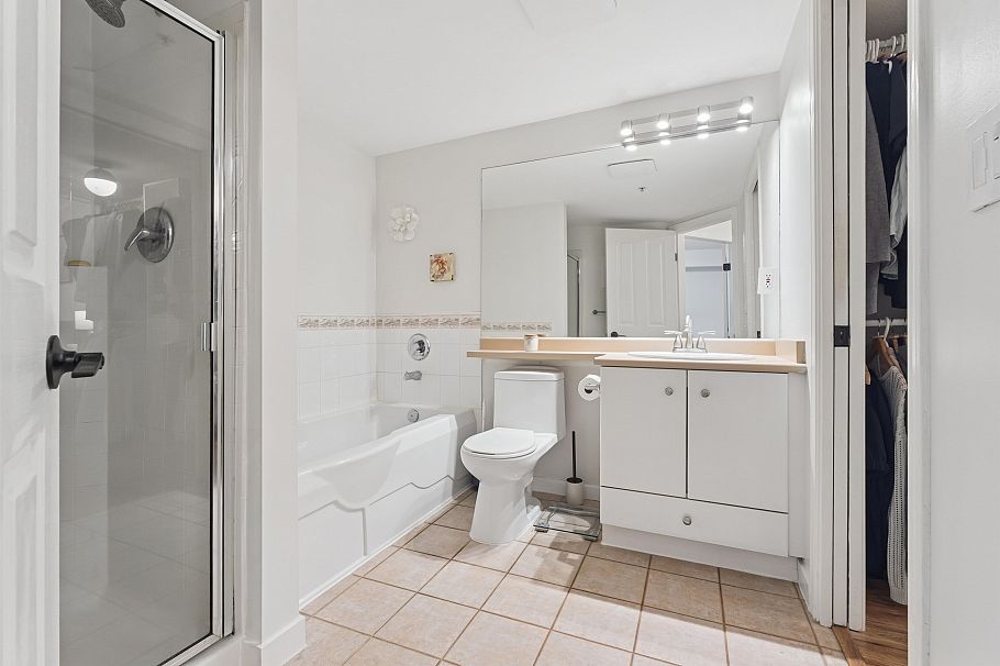 C3 332 Lonsdale Avenue North Vancouver, BC - 12