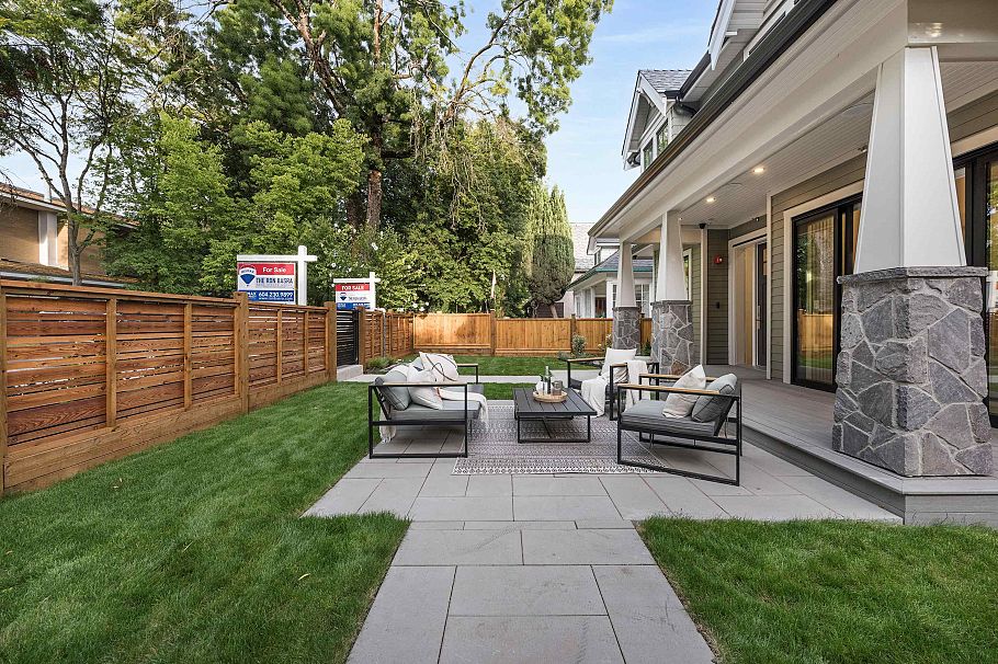 2136 E 10th Avenue Vancouver, BC - 22