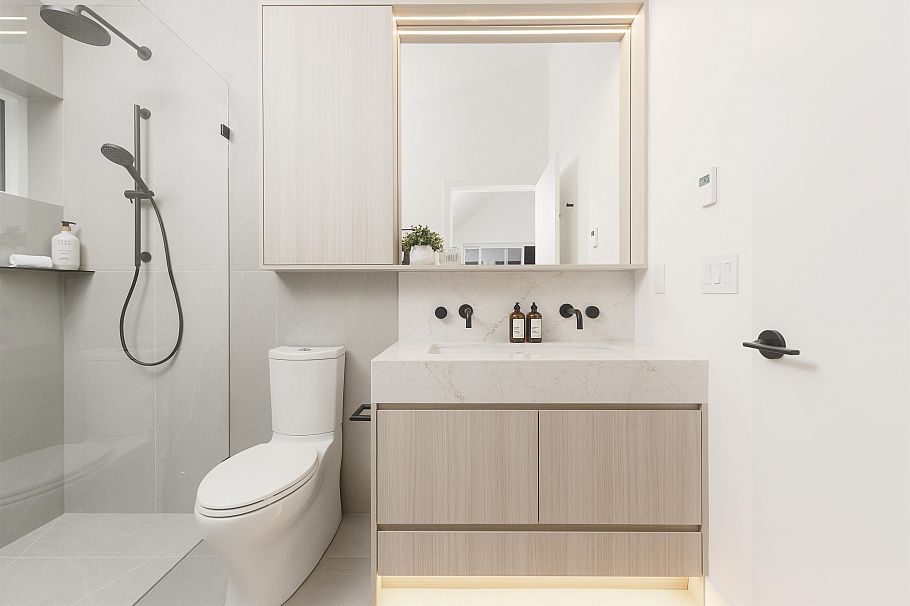 2 2755 W 11th Avenue Vancouver, BC - 18